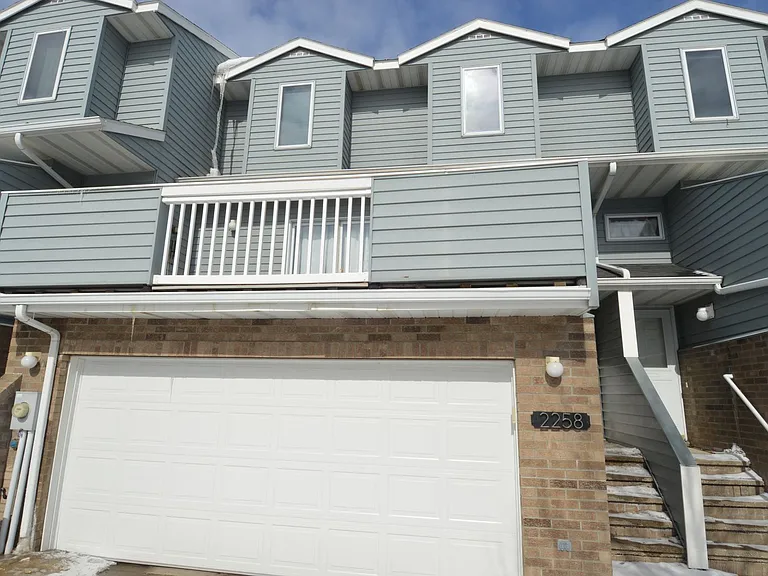 2258 Knightsbridge Ct — Photo 3