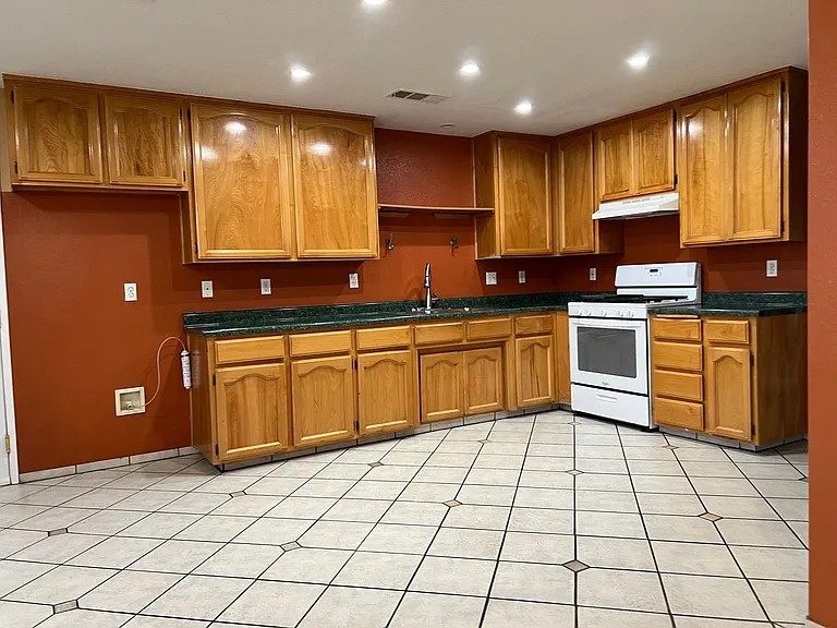 1417 Hall Ave — Photo 7