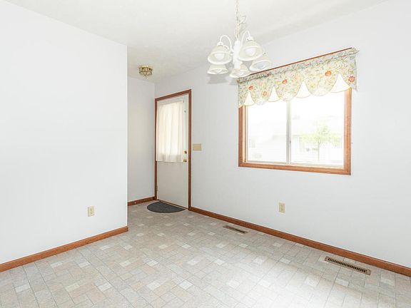 4th image of 4956 Weston Ave