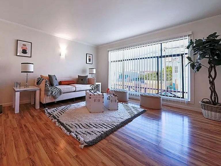 926 Russia Ave — Photo 2