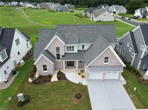 27 River Edge Dr, Suffolk, VA 23433