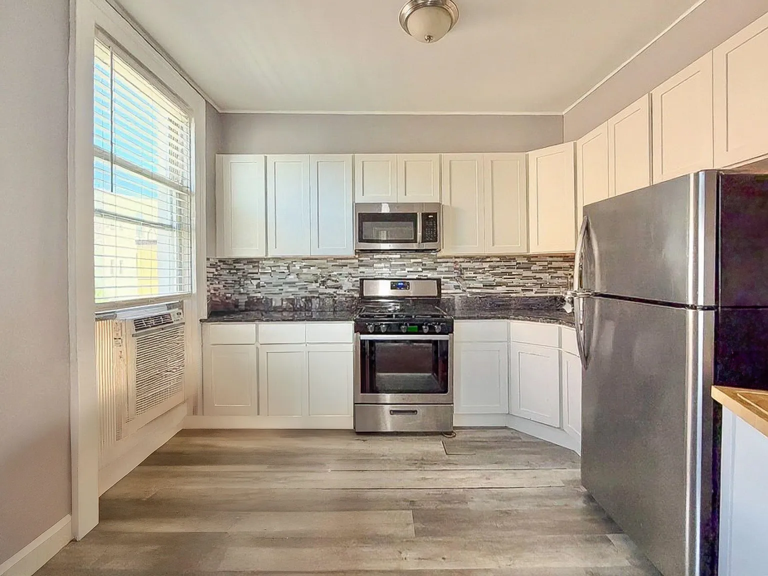 3 bed, 1.0 bath, $4,995 — Photo 3