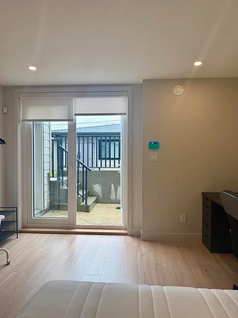 Studio, 300 sqft, $1,300 — Photo 4