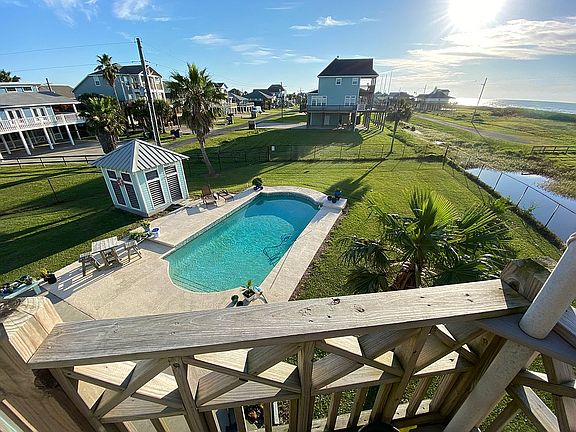 4th image of 3241 Gulf Castle Dr