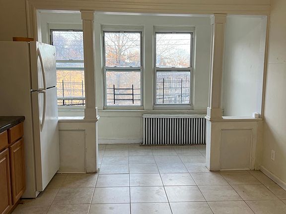 2nd image of 108 Taft Ave APT 2
