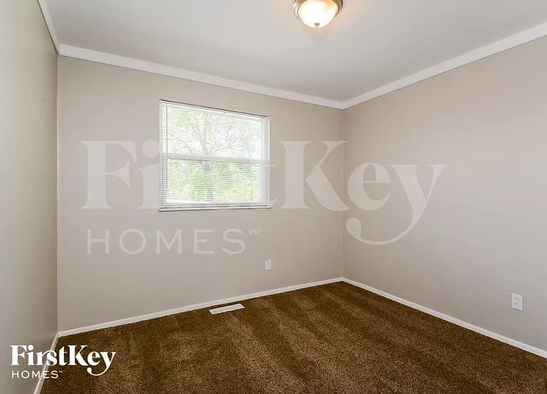 1555 Florida Dr — Photo 11