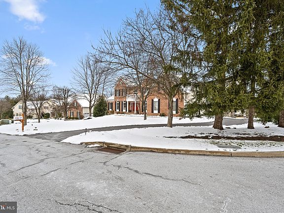 4th image of 355 Shelbourne Ln