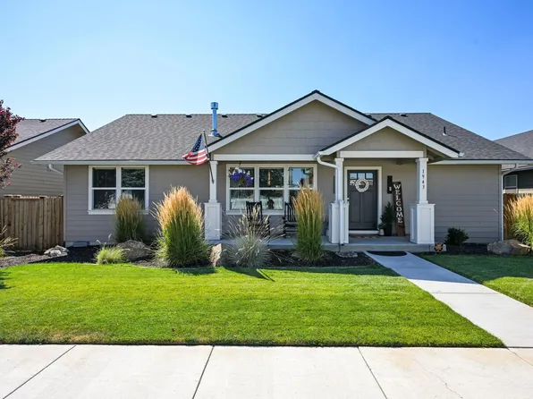 1943 NE 5th St, Redmond, OR 97756