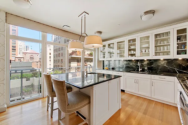 Sold by Mercedes Berk | media 5