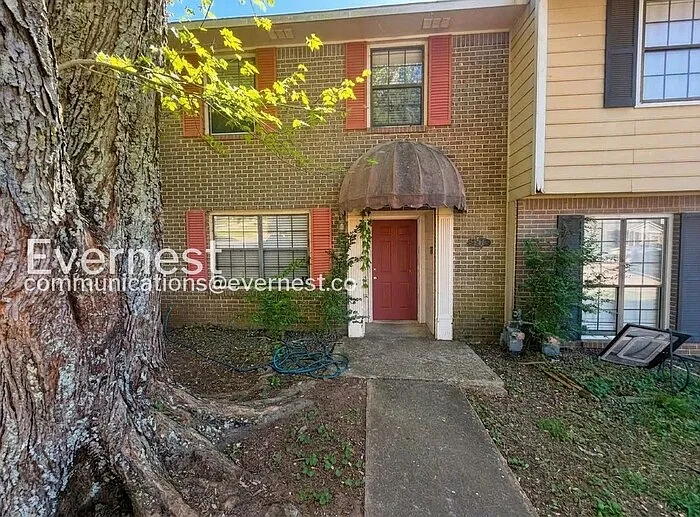 2543 Hampstead Dr — Photo 1