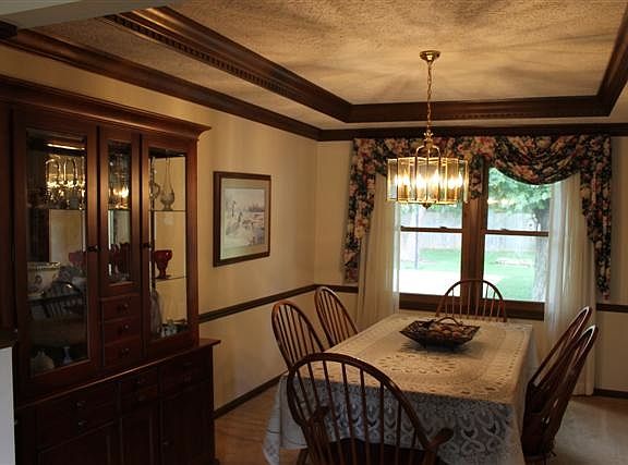 4th image of 858 W Ashbourne Ln