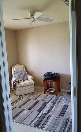 5th image of 822 Diplomat Pkwy E
