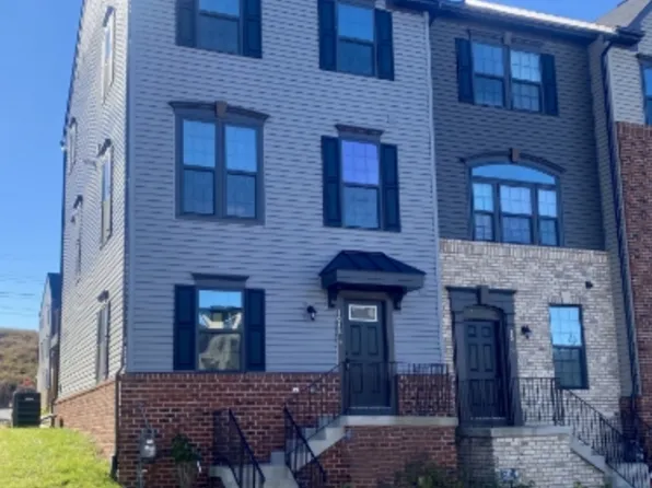 1014 Trestle Dr, Fredericksburg, VA 22401