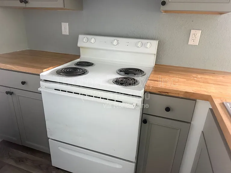 1125 E Grand Ave — Photo 4