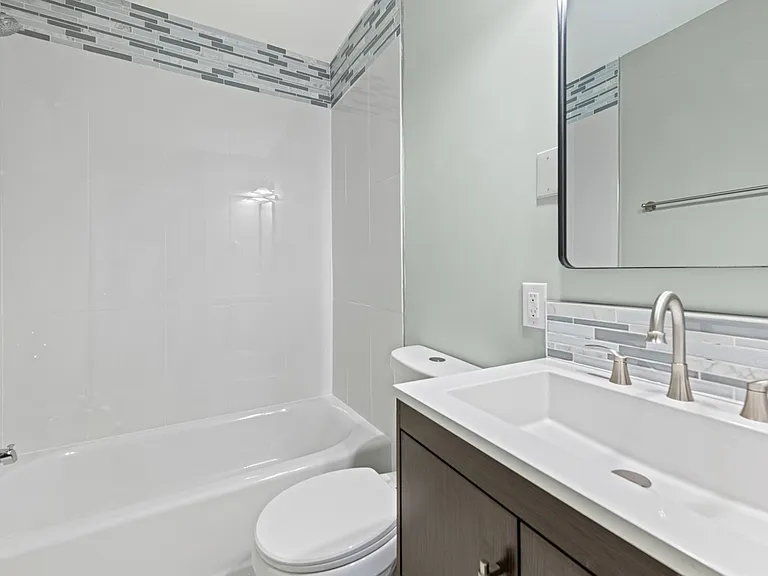 29131 Coolidge St — Photo 6
