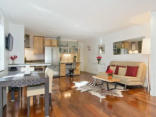 Sold by Sotheby's International Realty | media 7