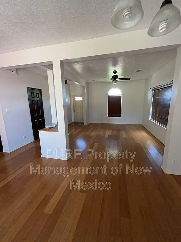 3 bed, 2.0 bath, 1612 sqft, $1,950 — Photo 4