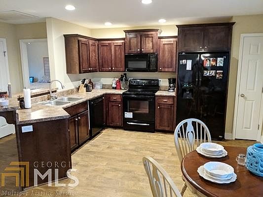 5th image of 189 Stillwater Dr