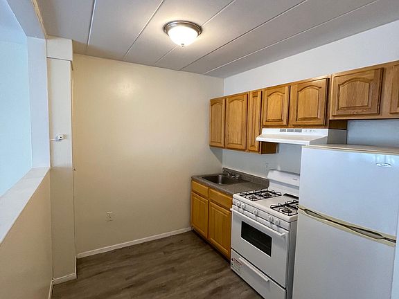 2nd image of 116 Irvington Ave APT 3C