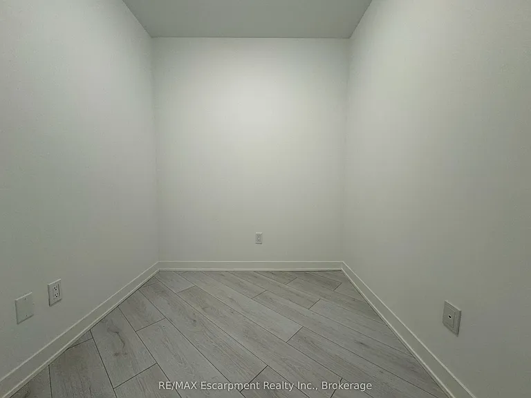 405 Dundas St W #721 — Photo 22