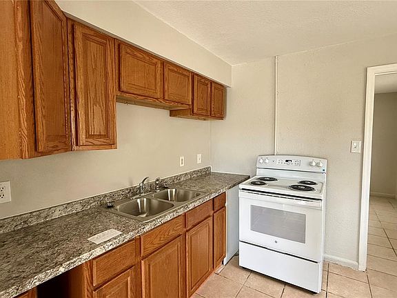 3rd image of 207 Mill St