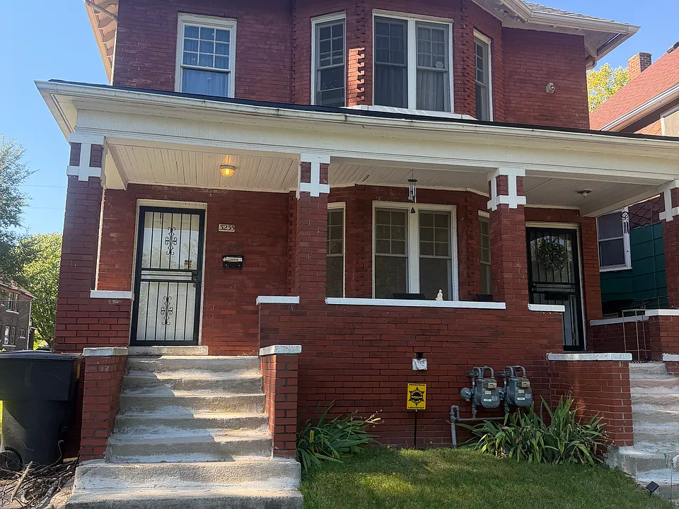 3235 Canton St