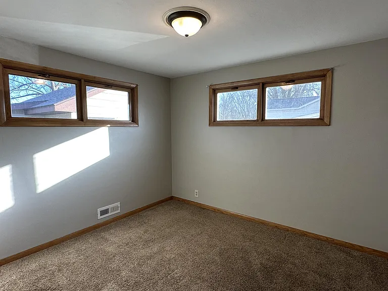 136 Elmwood Ln — Photo 10