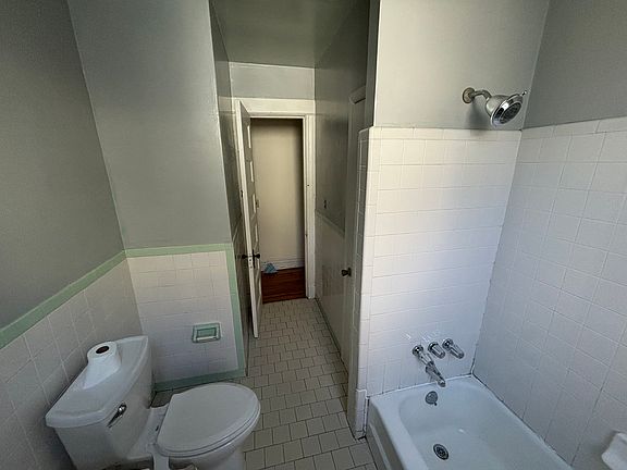 5th image of 2044 Midland Ave #1
