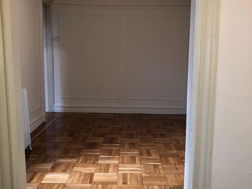 2nd image of 2909 Valentine Ave APT 5