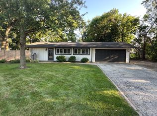 245 Edgewood Dr, Wheeling, IL 60090