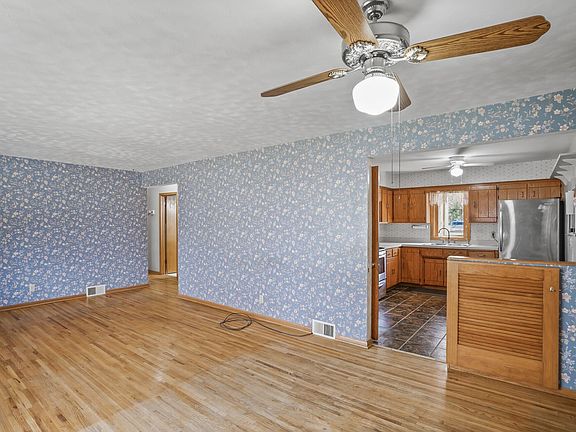 5th image of 11543 Jonquil St NW