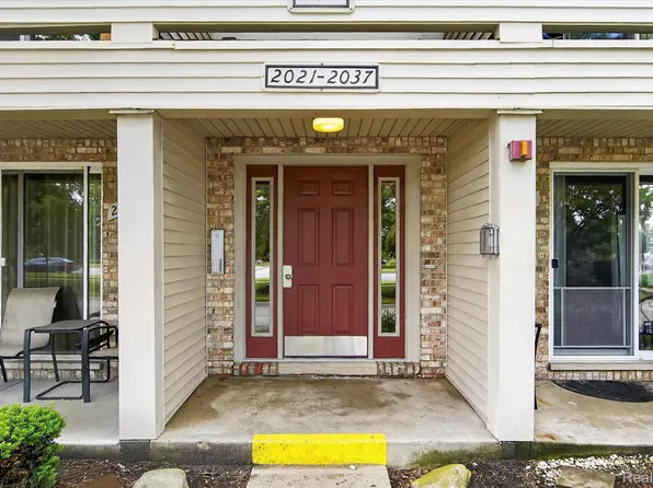 2037 E Franklin Dr, Canton, MI 48187