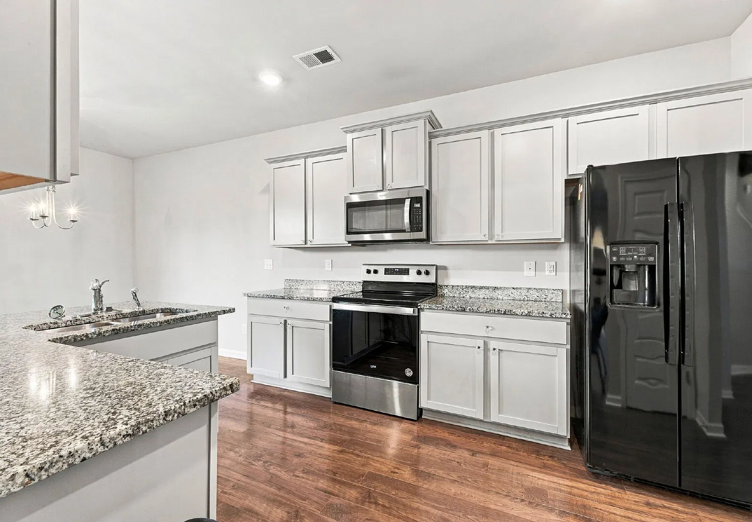 5 bed, 3.0 bath, 2533 sqft, $2,500 — Photo 4