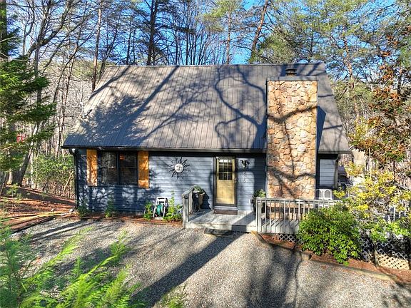 2nd image of 215 Valley View Rd