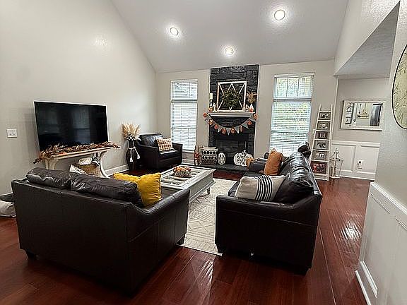 3rd image of 2801 Katie Ln