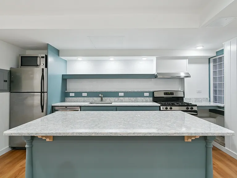 110 Summit Ave #G — Photo 8