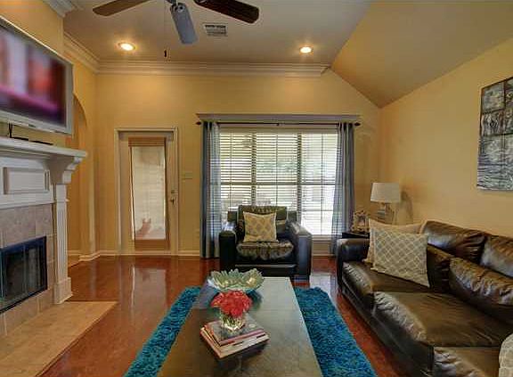3rd image of 207 Barksdale Dr