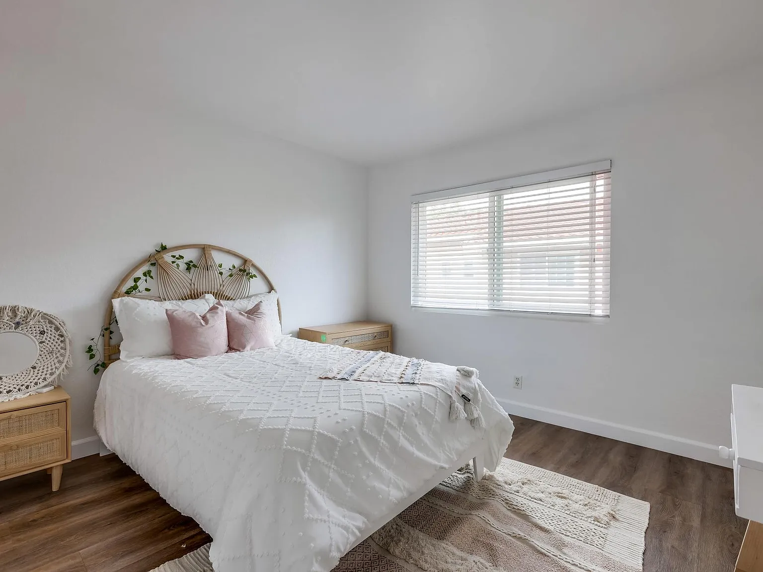 3 bed, 2.5 bath, 1700 sqft, $7,500 — Photo 3