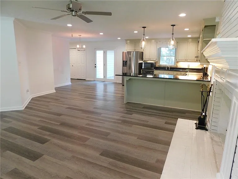 2460 Hinton Rd — Photo 5
