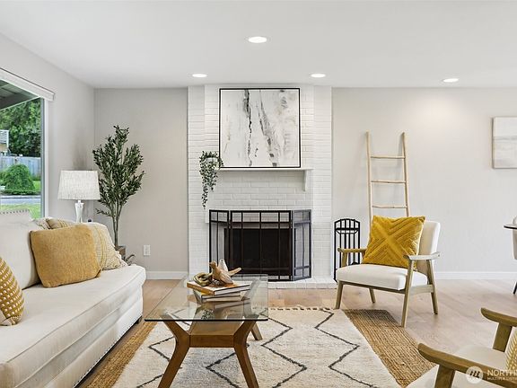 5th image of 3104 181st Avenue NE