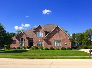 729 Stoneway Dr, Morton, IL 61550