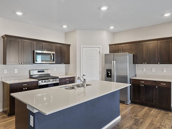 3rd image of 5812 W Yorktown Ln