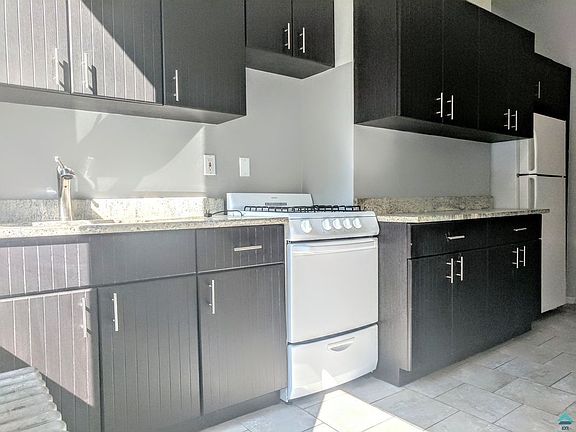 3rd image of 215 Suydam St APT 1R