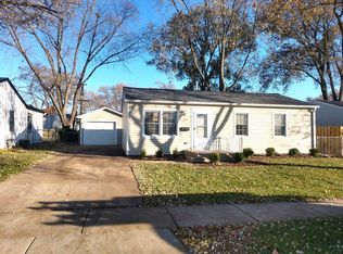 117 E Streamwood Blvd, Streamwood, IL 60107