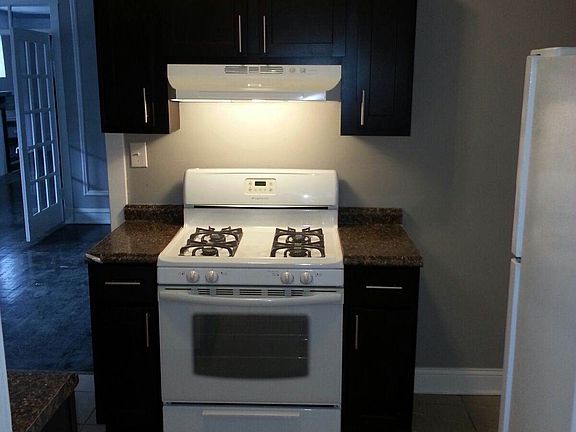 3rd image of 639 E 50th Pl APT 1