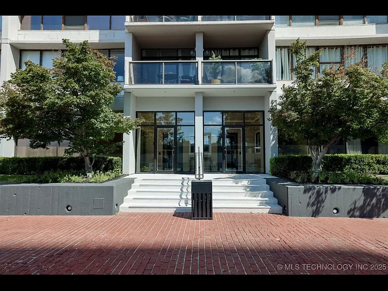 450 W 7th St S #401 — Photo 8