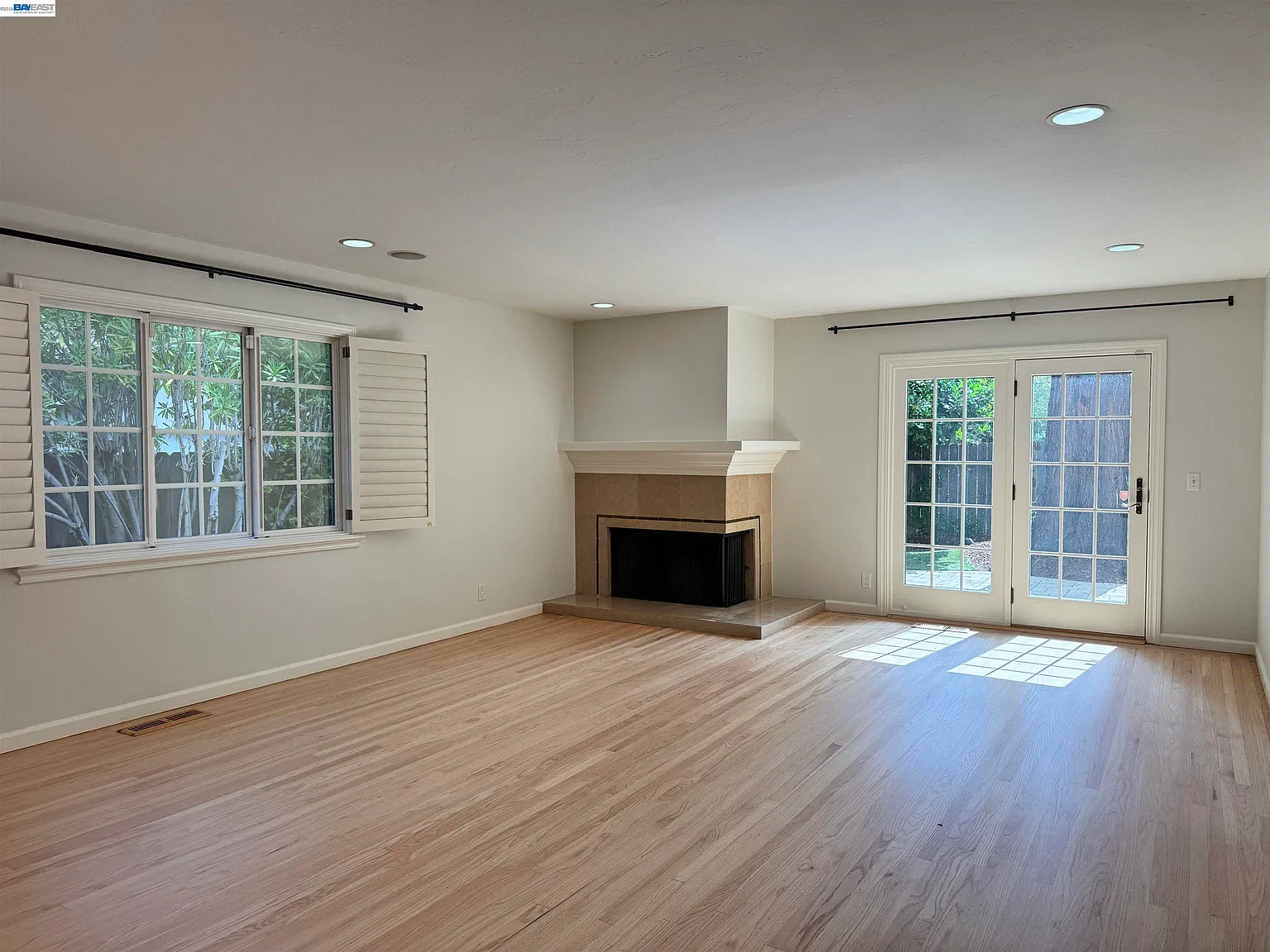3 bed, 1590 sqft, $8,000 — Photo 2