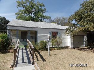 1311 Shadow Ln, Haltom City, TX 76117