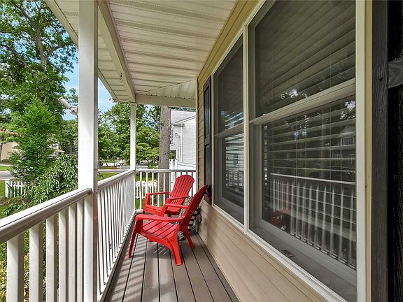 3rd image of 38 Brookhaven Blvd