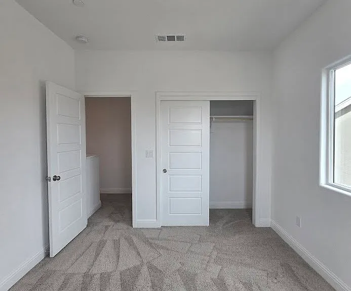 2320 S Claremont Ave — Photo 50